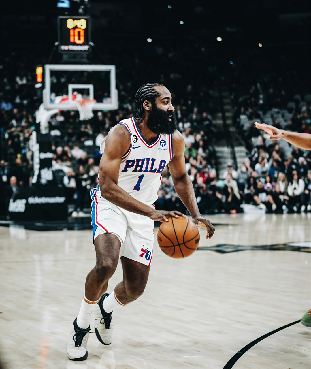 「76人大胜马刺,稳居榜首」的简单介绍 「76人大胜马刺,稳居榜首」的简单介绍