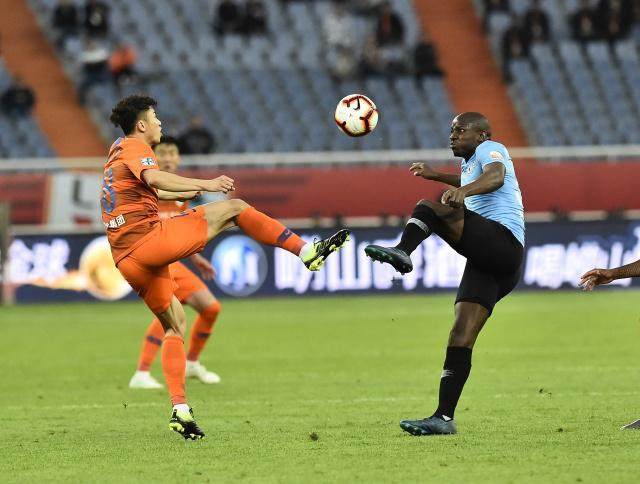 一方若夺冠获资助,今起备战新赛季,全队士气高涨 一方若夺冠获资助,今起备战新赛季,全队士气高涨