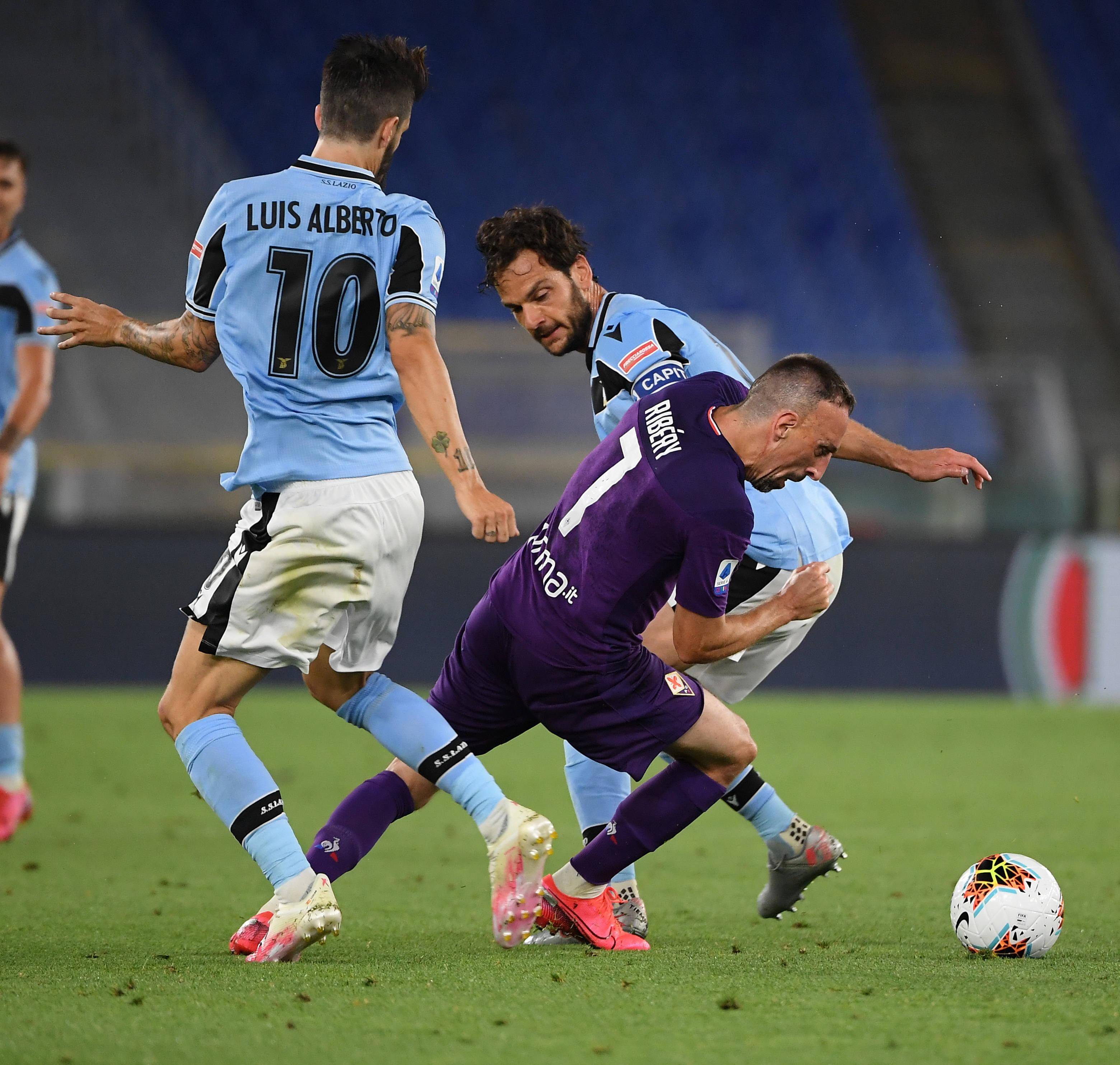 包含格拉纳达客场大胜,保持不败记录的词条 包含格拉纳达客场大胜,保持不败记录的词条