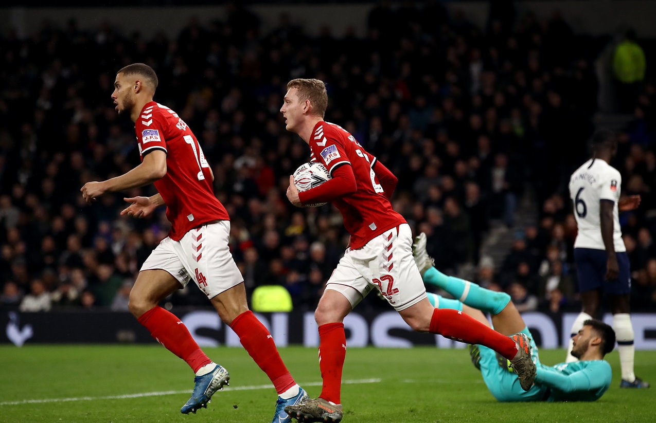 伯明翰客场逼平米德尔斯堡，保持不败表现的简单介绍