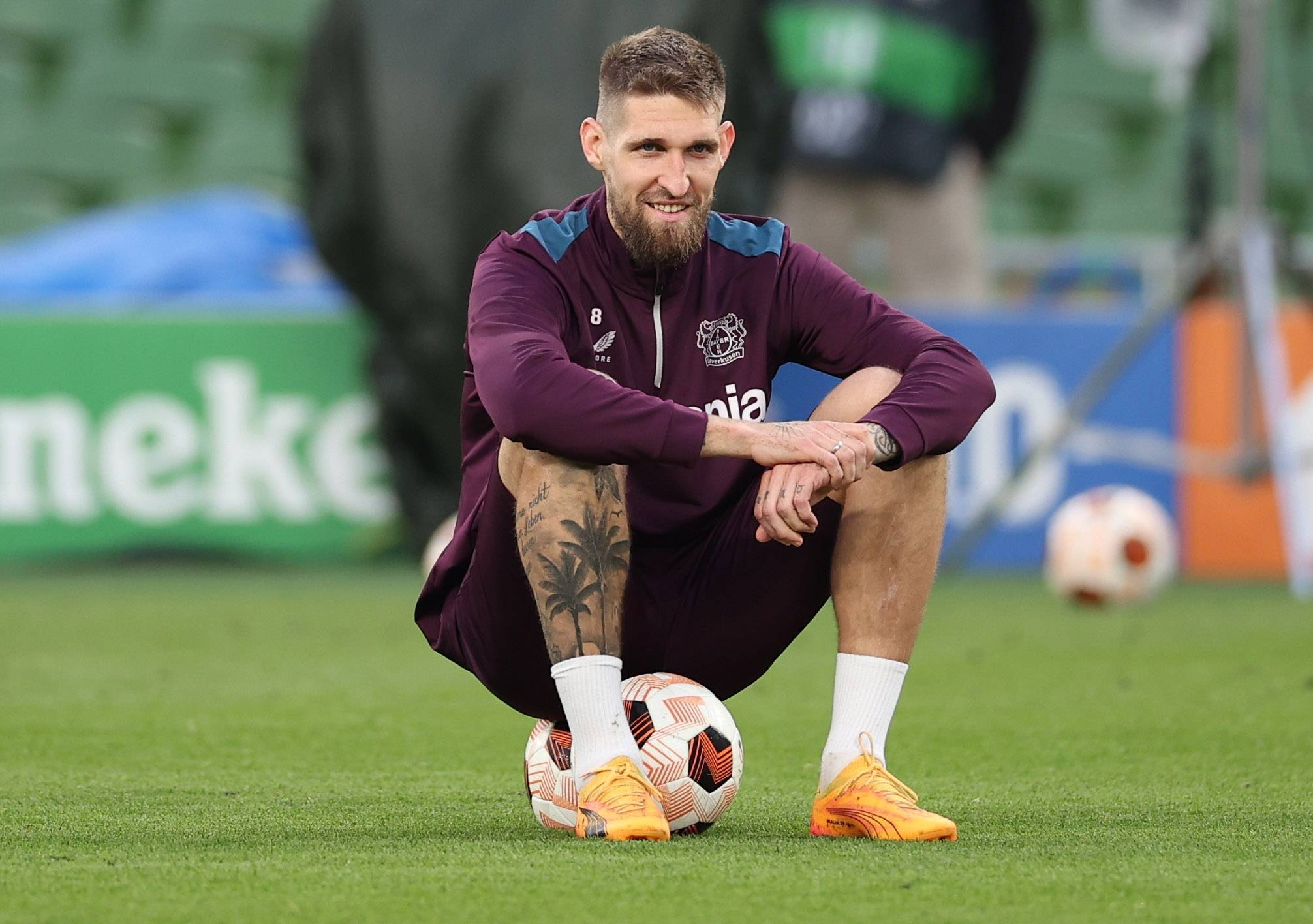 足球明星在最新比赛中完美诠释实力 足球明星在最新比赛中完美诠释实力